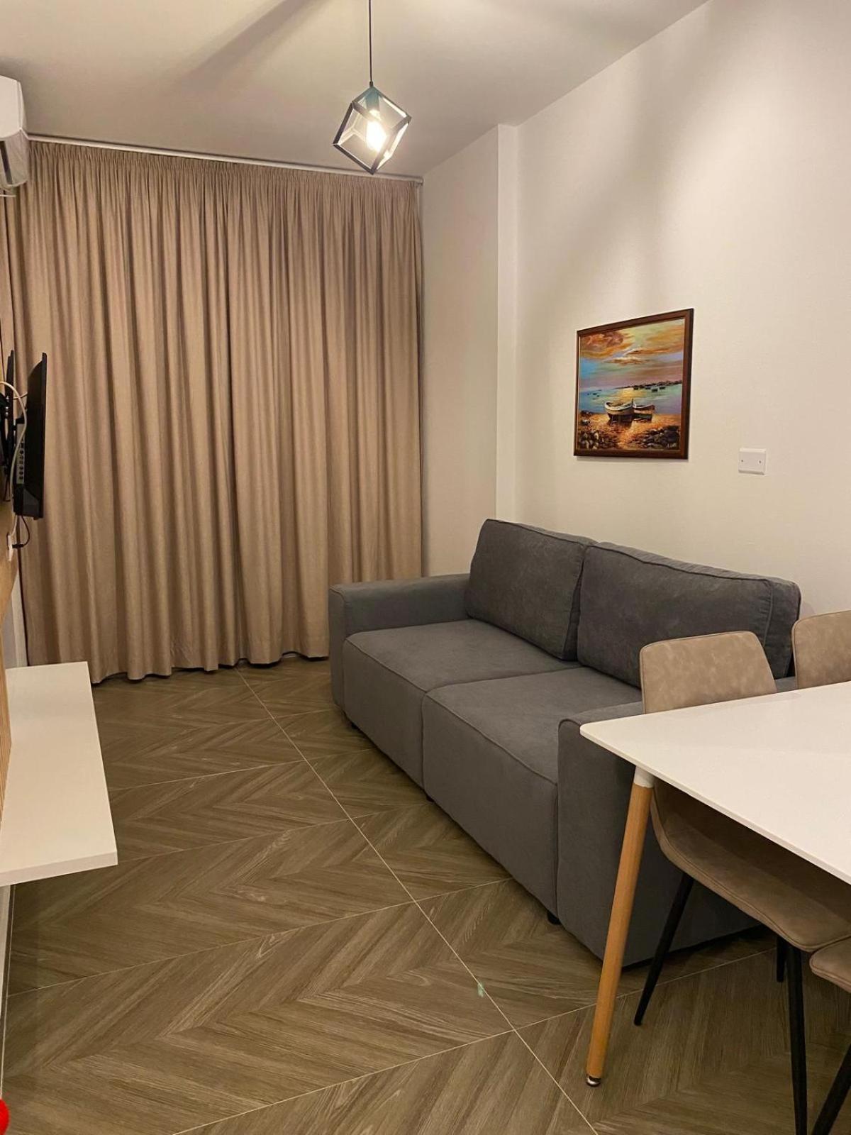 Apartament Aj *