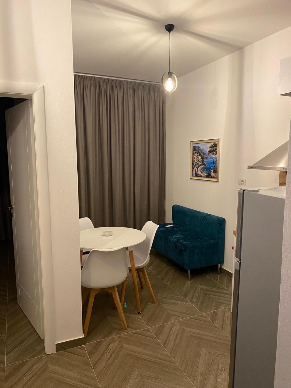 Apartament Aj *
