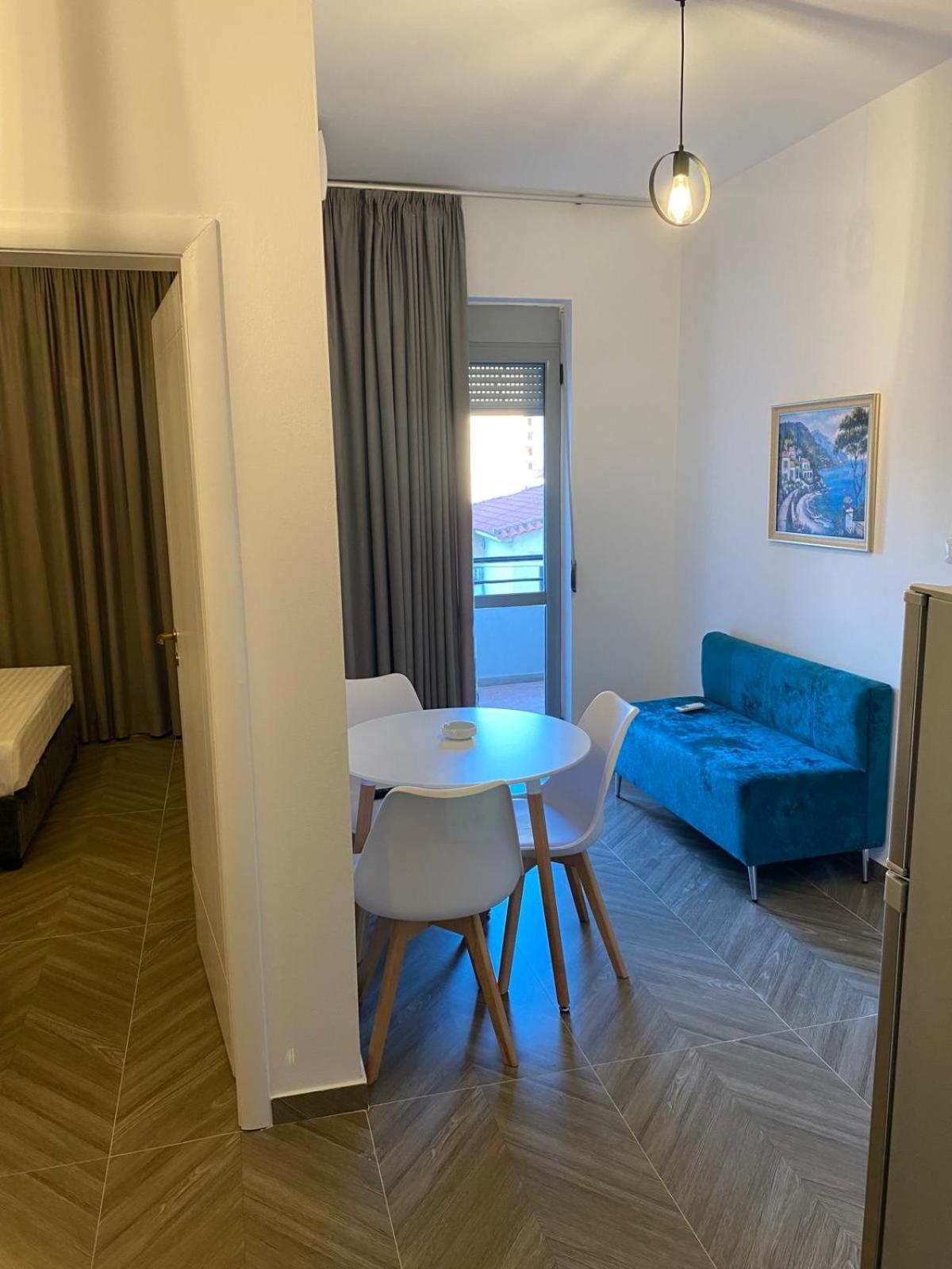 Apartament Aj *