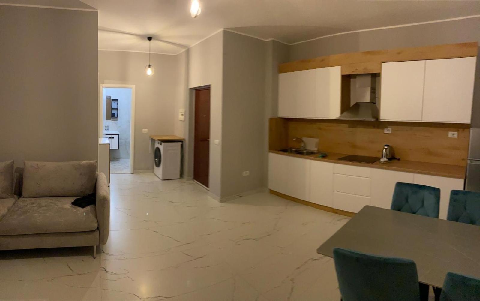 Apartament Aj *