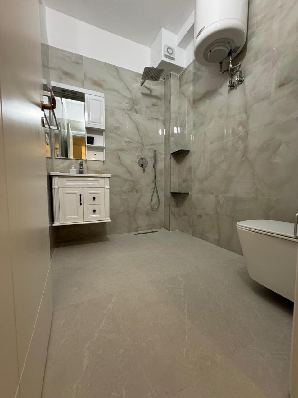 Apartament Aj *